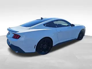 Ford Mustang 2024 EcoBoost Fastback de 2 puertas