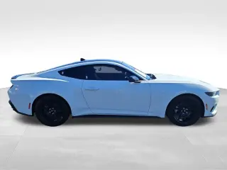 Ford Mustang 2024 EcoBoost Fastback de 2 puertas