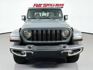 Jeep Gladiator 2024 4x4 Sport S Cabina Doble 4 puestas batea de 1.5 m