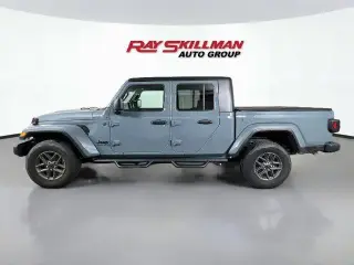 Jeep Gladiator 2024 4x4 Sport S Cabina Doble 4 puestas batea de 1.5 m