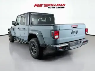 Jeep Gladiator 2024 4x4 Sport S Cabina Doble 4 puestas batea de 1.5 m
