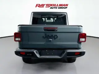 Jeep Gladiator 2024 4x4 Sport S Cabina Doble 4 puestas batea de 1.5 m