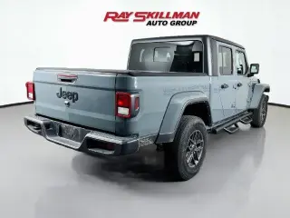 Jeep Gladiator 2024 4x4 Sport S Cabina Doble 4 puestas batea de 1.5 m