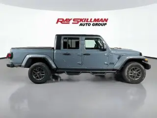 Jeep Gladiator 2024 4x4 Sport S Cabina Doble 4 puestas batea de 1.5 m