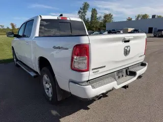 Ram 1500 2020 4x4 Big Horn 4 puertas Crew Cab batea corta de 5.6 pies
