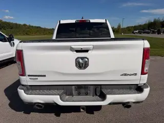 Ram 1500 2020 4x4 Big Horn 4 puertas Crew Cab batea corta de 5.6 pies