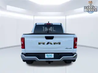 Ram 1500 2025 4x4 Tradesman Cabina Crew 4 puertas 5.6 ft. SB Camioneta