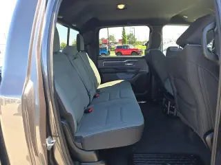Ram 1500 2022 4x4 Big Horn 4 puertas Cabina de Tripulación 5.6 pies. SB Pickup