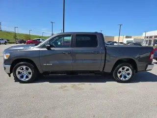 Ram 1500 2022 4x4 Big Horn 4 puertas Cabina de Tripulación 5.6 pies. SB Pickup