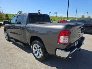 Ram 1500 2022 4x4 Big Horn 4 puertas Cabina de Tripulación 5.6 pies. SB Pickup