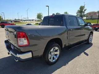 Ram 1500 2022 4x4 Big Horn 4 puertas Cabina de Tripulación 5.6 pies. SB Pickup
