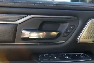 Ram 1500 2021 4x4 Limited Cabina Crew 4 puertas 5.6 ft. SB Pickup
