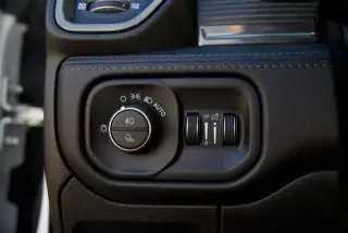 Ram 1500 2021 4x4 Limited Cabina Crew 4 puertas 5.6 ft. SB Pickup