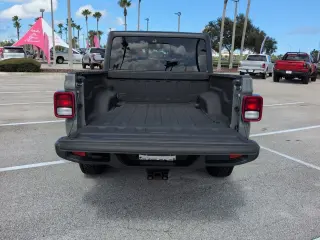 Jeep Gladiator 2022 4x4 Sport 4dr Cabina de Crew 5.0 ft. SB