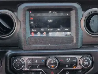 Jeep Gladiator 2022 4x4 Sport 4dr Cabina de Crew 5.0 ft. SB