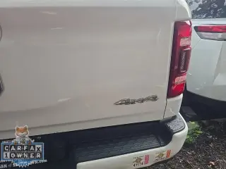 Ram 1500 2023 4x4 Laramie Cabina de Crew de 4 puertas con cama de 5.6 pies