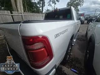 Ram 1500 2023 4x4 Laramie Cabina de Crew de 4 puertas con cama de 5.6 pies
