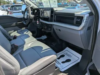 Ford F-250 Super Duty 2024 4x2 XL 2 puertas Cabina Regular Caja de 8 pies Pickup
