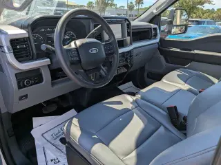 Ford F-250 Super Duty 2024 4x2 XL 2 puertas Cabina Regular Caja de 8 pies Pickup