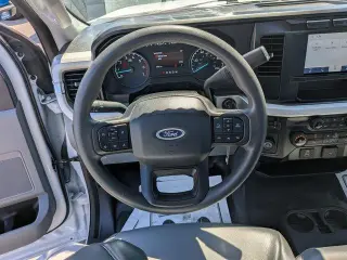 Ford F-250 Super Duty 2024 4x2 XL 2 puertas Cabina Regular Caja de 8 pies Pickup