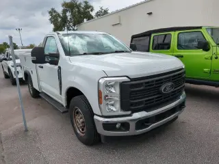 Ford F-250 Super Duty 2024 4x2 XL 2 puertas Cabina Regular Caja de 8 pies Pickup