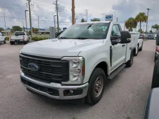 Ford F-250 Super Duty 2024 4x2 XL 2 puertas Cabina Regular Caja de 8 pies Pickup