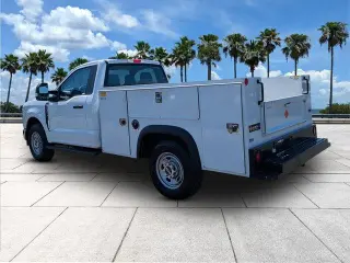Ford F-250 Super Duty 2024 4x2 XL 2 puertas Cabina Regular Caja de 8 pies Pickup
