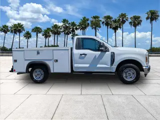 Ford F-250 Super Duty 2024 4x2 XL 2 puertas Cabina Regular Caja de 8 pies Pickup