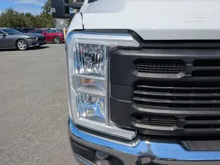 Ford F-250 Super Duty 2024 4x2 XL 2 puertas Cabina Regular Caja de 8 pies Pickup