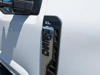 Ford F-250 Super Duty 2024 4x2 XL 2 puertas Cabina Regular Caja de 8 pies Pickup