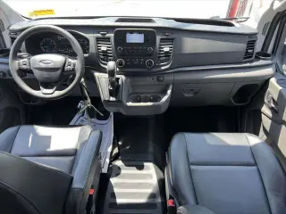 Furgoneta de pasajeros Ford Transit 2024 350 XL de 3 puertas, distancia entre ejes larga y techo bajo