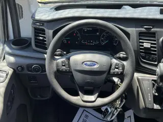Furgoneta de pasajeros Ford Transit 2024 350 XL de 3 puertas, distancia entre ejes larga y techo bajo