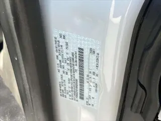 Furgoneta de pasajeros Ford Transit 2024 350 XL de 3 puertas, distancia entre ejes larga y techo bajo