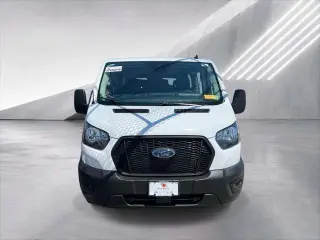 Furgoneta de pasajeros Ford Transit 2024 350 XL de 3 puertas, distancia entre ejes larga y techo bajo