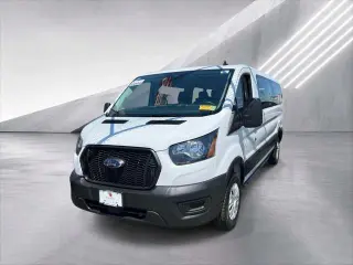 Furgoneta de pasajeros Ford Transit 2024 350 XL de 3 puertas, distancia entre ejes larga y techo bajo