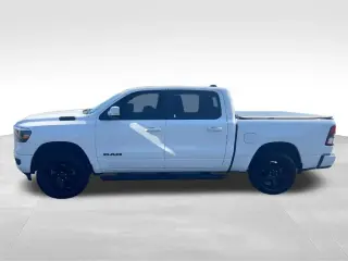 Ram 1500 2020 4x4 Big Horn 4 puertas Crew Cab batea corta de 5.6 pies