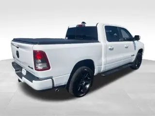 Ram 1500 2020 4x4 Big Horn 4 puertas Crew Cab batea corta de 5.6 pies
