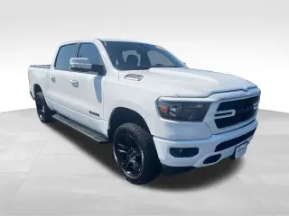 Ram 1500 2020 4x4 Big Horn 4 puertas Crew Cab batea corta de 5.6 pies