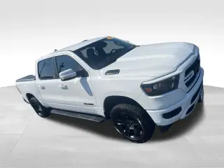 Ram 1500 2020 4x4 Big Horn 4 puertas Crew Cab batea corta de 5.6 pies