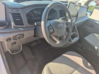 Furgoneta de pasajeros Ford Transit 2024 350 XL de 3 puertas, batalla larga y techo bajo
