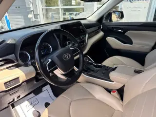 2023 Toyota Highlander Hybrid XLE