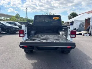Jeep Gladiator 2023 4x4 Sport 4 puertas Crew Cab 5.0 pies SB