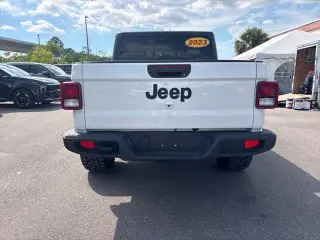 Jeep Gladiator 2023 4x4 Sport 4 puertas Crew Cab 5.0 pies SB