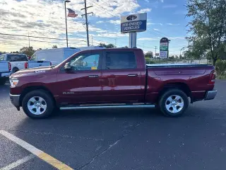 Ram 1500 2020 4x4 Big Horn 4 puertas Crew Cab 1.7 m SB Pickup