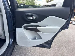 Jeep Cherokee 2021 4x4 Latitude Lux SUV de 4 puertas