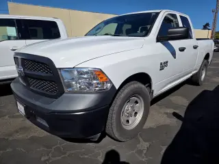Ram 1500 Classic 2019 4x2 Tradesman 4 puertas Quad Cab caja corta de 6.3 pies