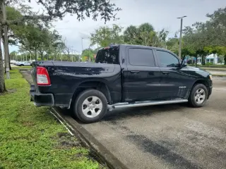 Ram 1500 2022 4x2 Big Horn Cabina Tripulación 4 puertas Caja Corta de 5.6 pies