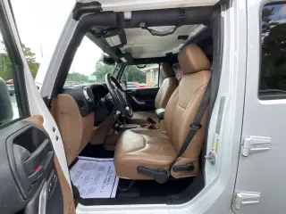 Jeep Wrangler JK Unlimited 2018 4x4 Sahara SUV de 4 puertas