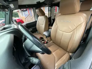 Jeep Wrangler JK Unlimited 2018 4x4 Sahara SUV de 4 puertas