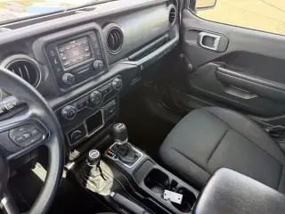 Jeep Wrangler Unlimited 2018 4x4 Sport SUV de 4 puertas (lanzamiento de medidos de año)